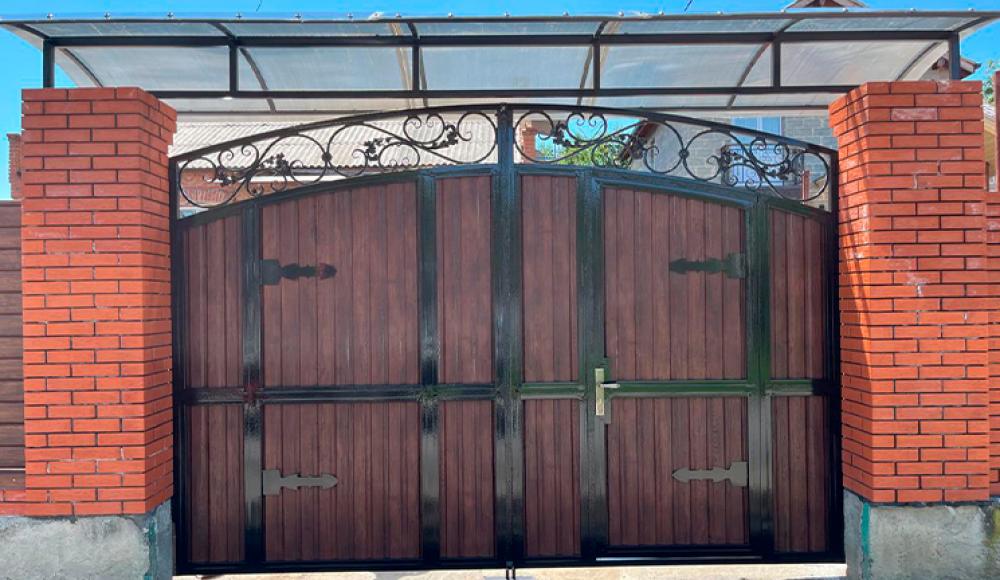 ИЗГОТОВЛЕНИЕ ВОРОТ, ПЕРИЛ, НАВЕСОВ, КОЗЫРЬКОВ