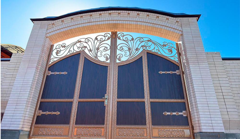 ИЗГОТОВЛЕНИЕ ВОРОТ, ПЕРИЛ, НАВЕСОВ, КОЗЫРЬКОВ