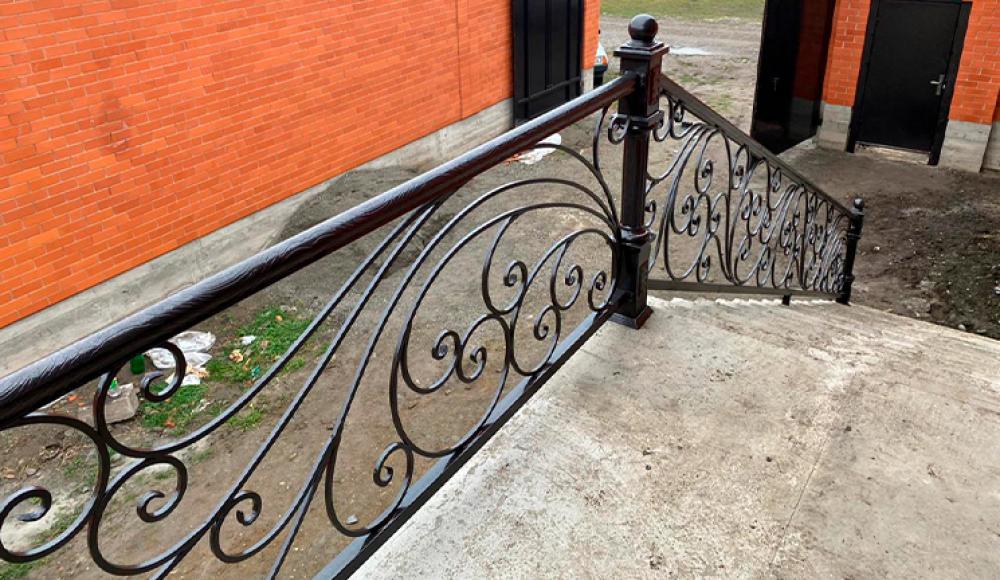 ИЗГОТОВЛЕНИЕ ВОРОТ, ПЕРИЛ, НАВЕСОВ, КОЗЫРЬКОВ